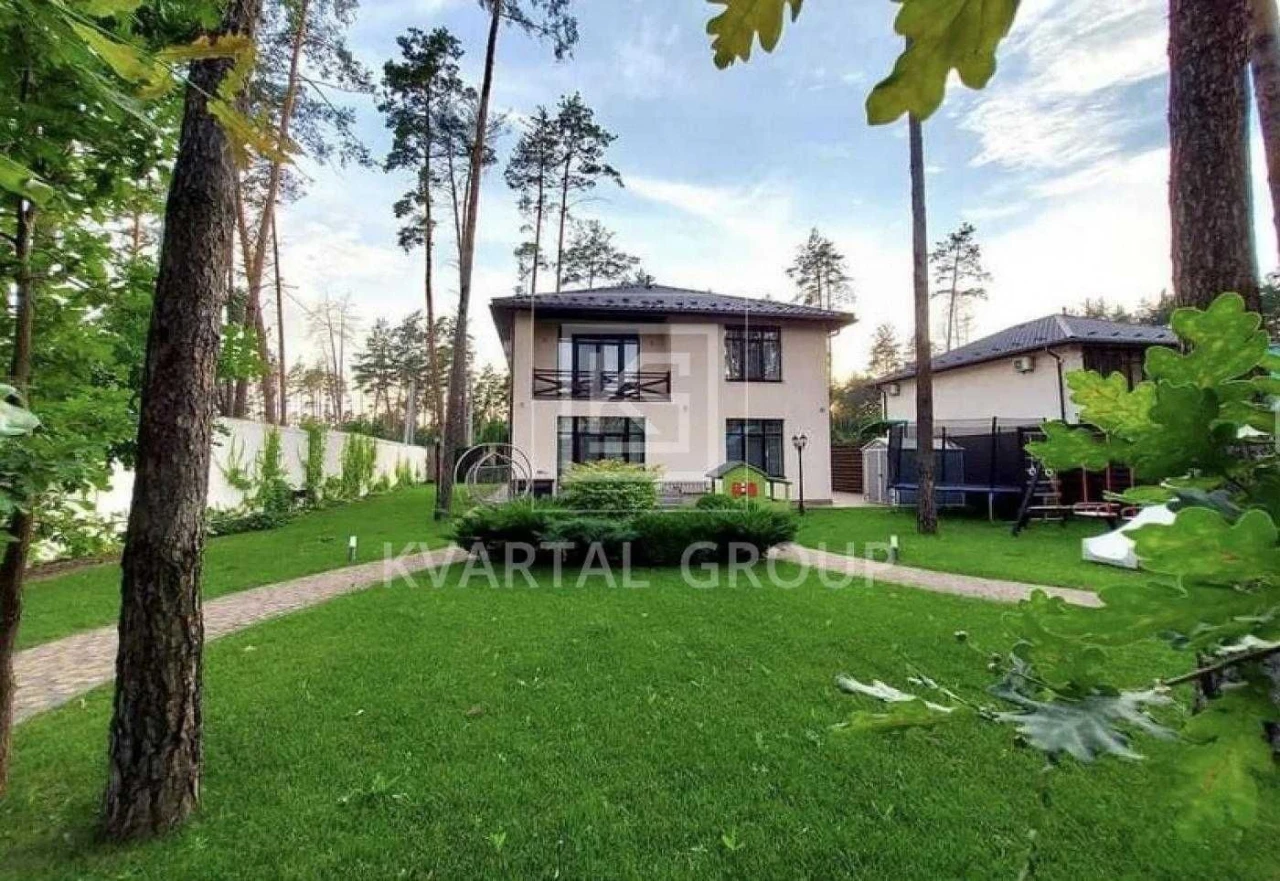 Сучасний будинок з ремонтом 190м2 у престижному районі лісов