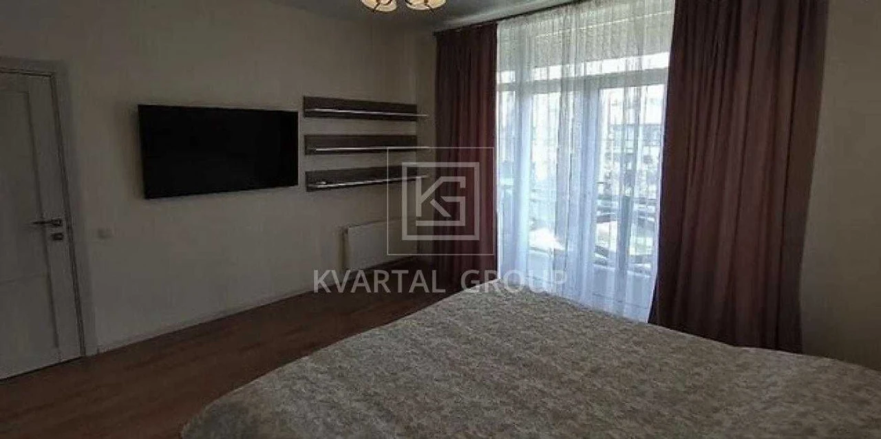 Сучасний будинок з ремонтом 190м2 у престижному районі лісов