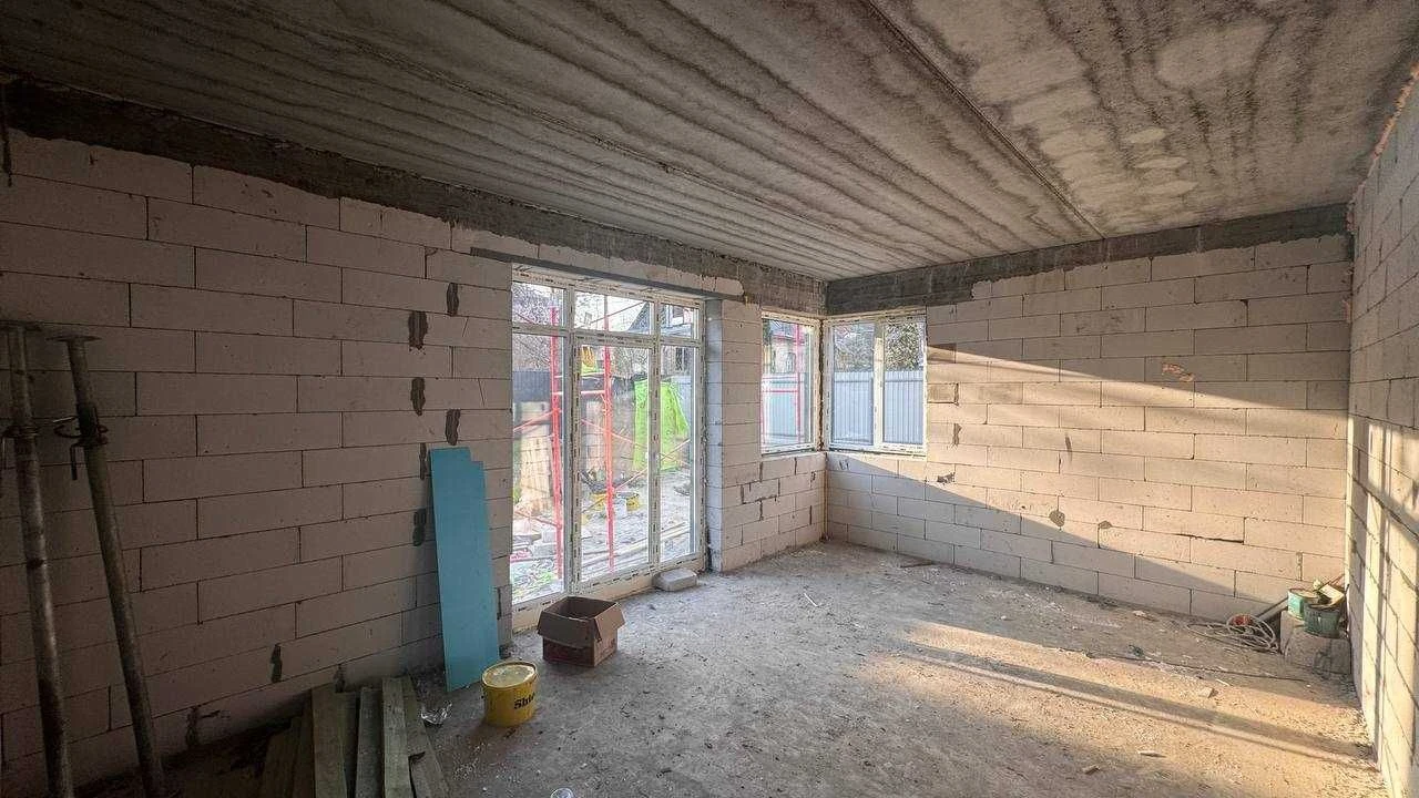 Кутовий таунхаус - 3 сотки в Бучі - всі центральні комунікац