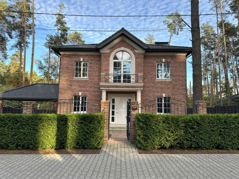 Продаж якісного будинку в закритому котеджному містечку. Біс