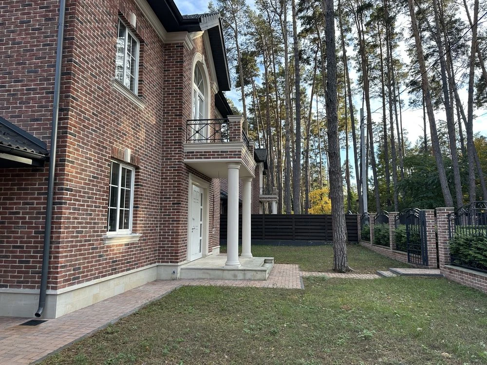Продаж якісного будинку в закритому котеджному містечку. Біс