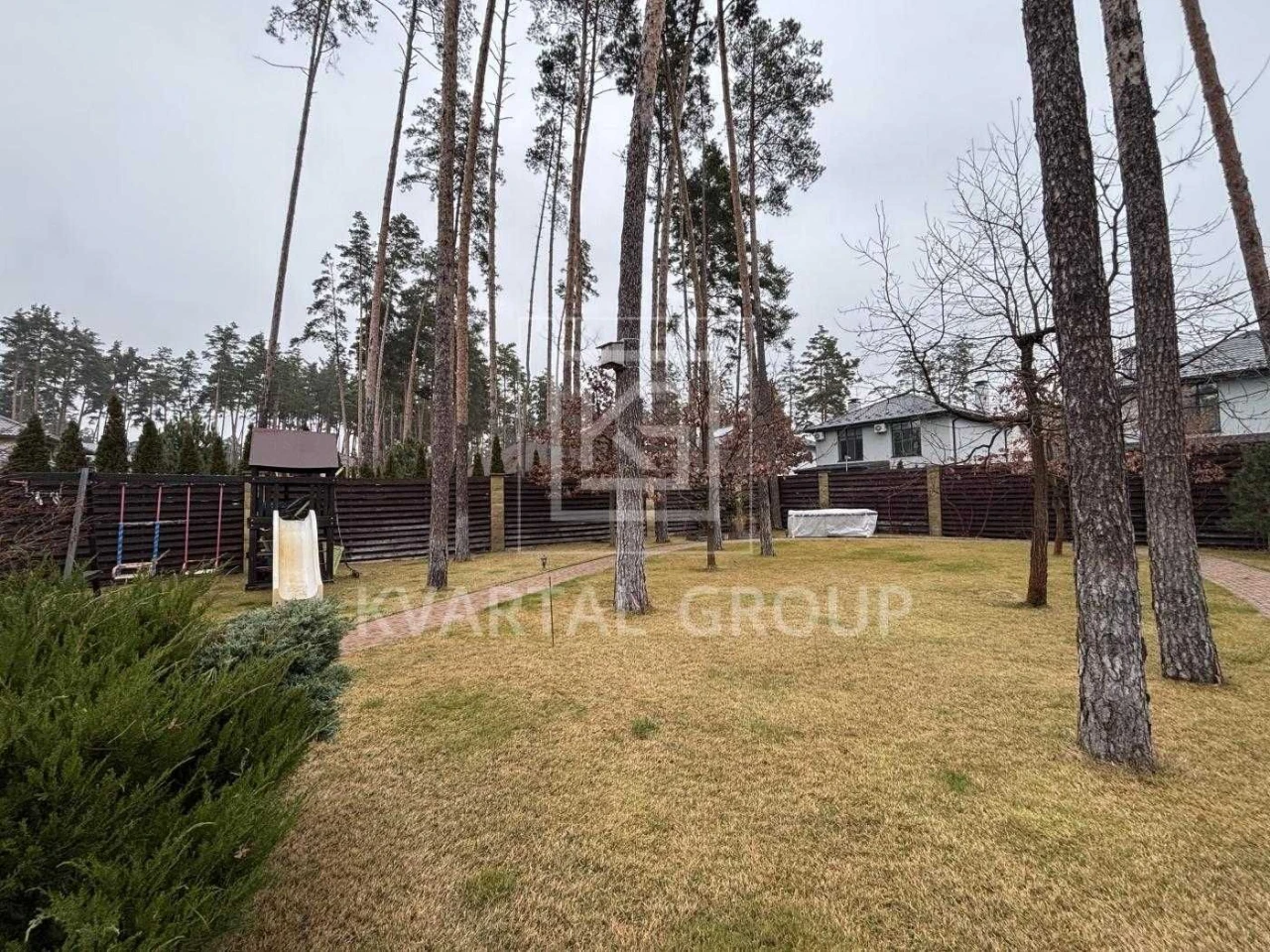 Продаж просторого будинку з ремонтом на 10 сотках землі. ТЕР