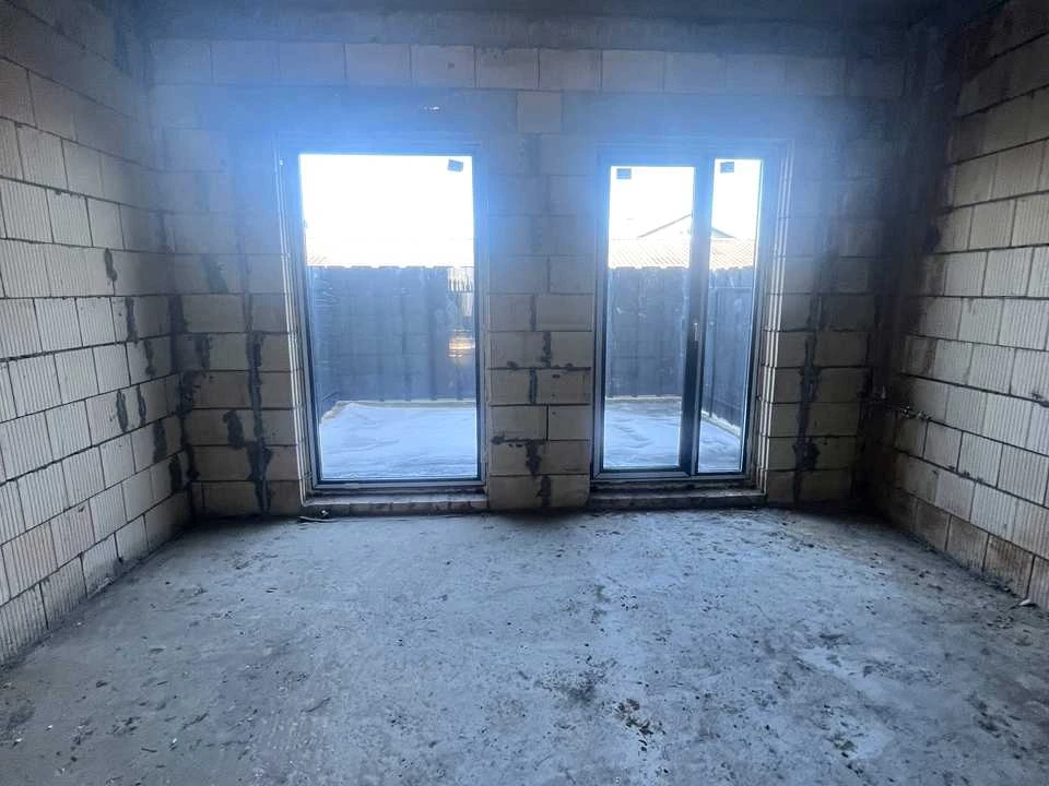 Будинок. Буча, Мазіна