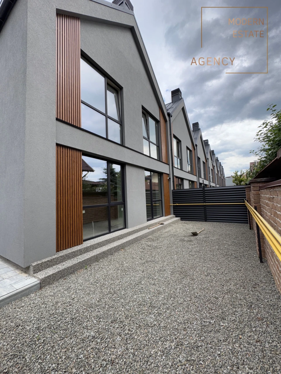 Таунхаус з укриттям Буча, ЦЕНТР |165 м²| Камін, генератор