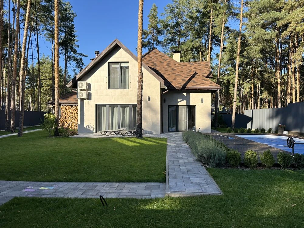 Продаж будинку 200 м2 з якісним ремонтом,10 соток з басейном