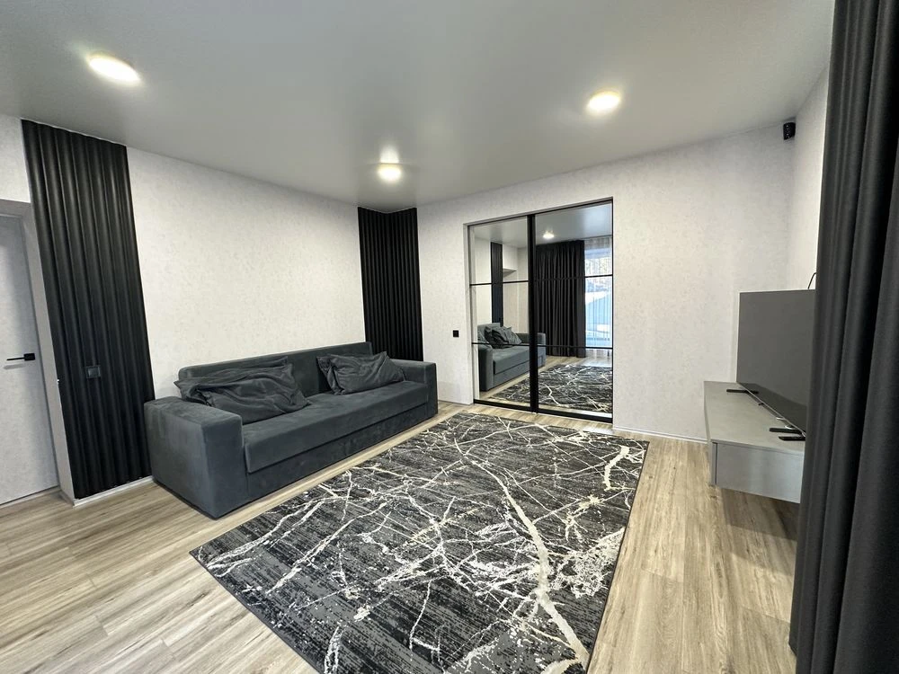 Продаж будинку 200 м2 з якісним ремонтом,10 соток з басейном