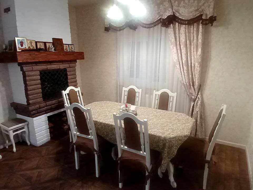 Будинок. Буча, Виноградна