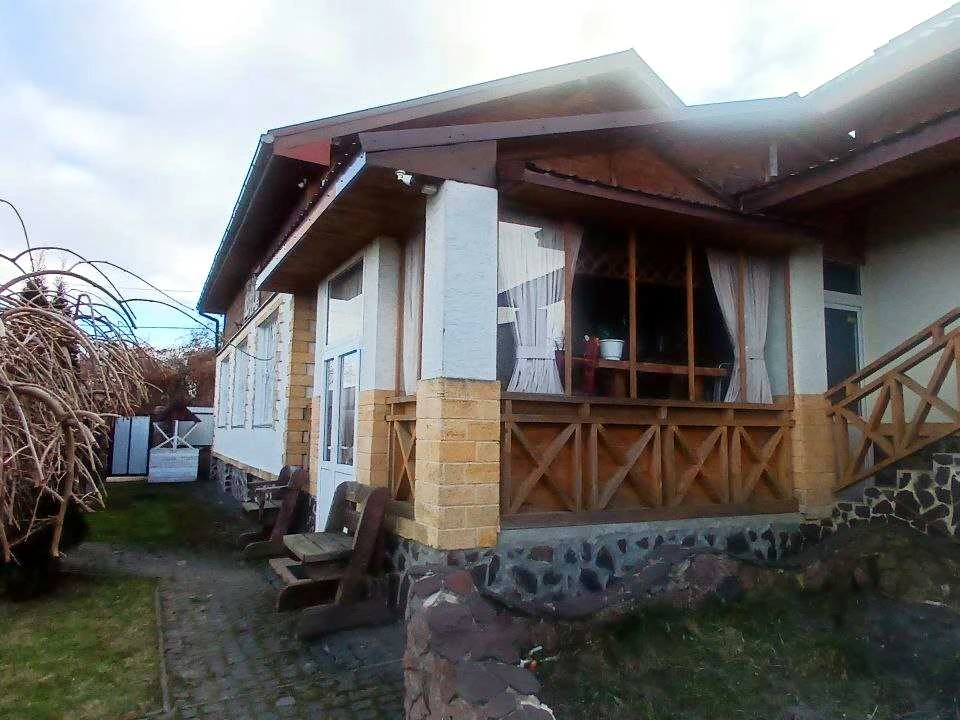 Будинок. Буча, Виноградна