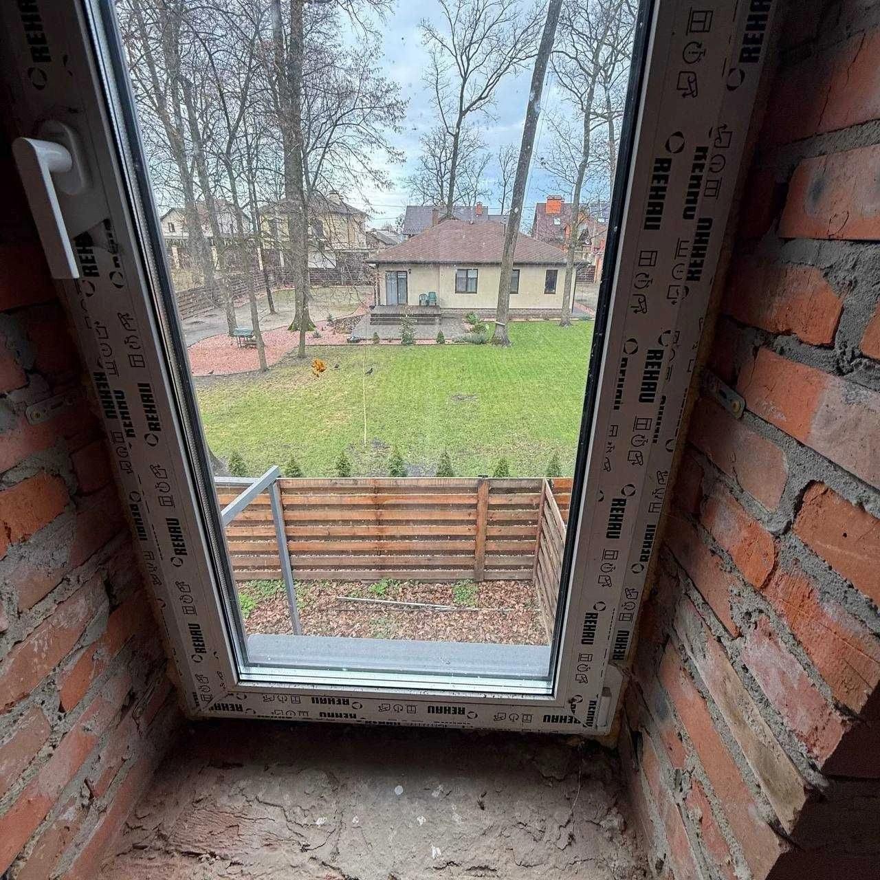 ЦЕГЛЯНИЙ дуплекс в Бучі центр, ЯКІСНИЙ, будувався не для про