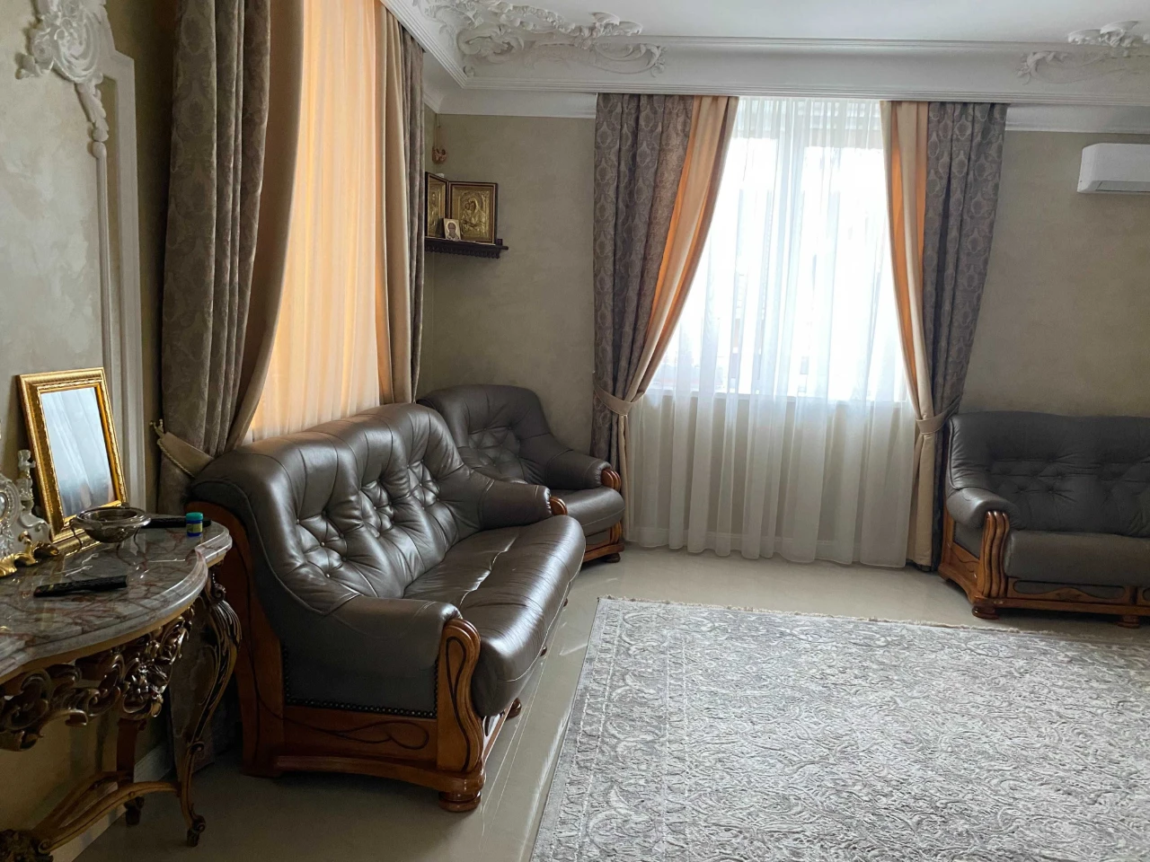 Продам 2 поверховий будинок з гаражем і ділянкою на 8 соток