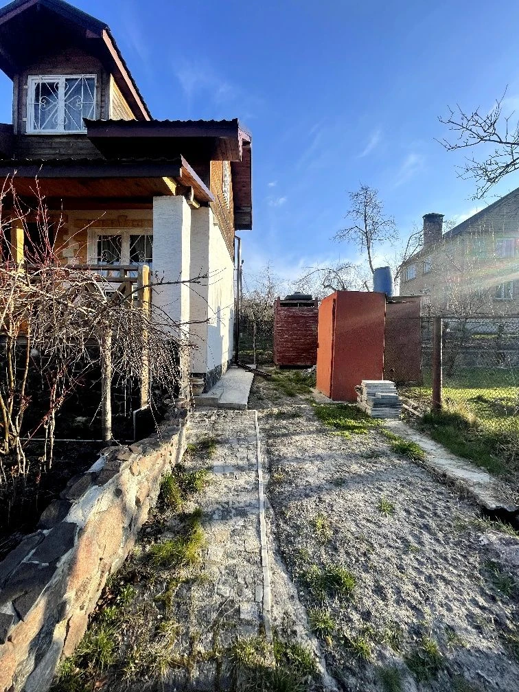 Будинок з меблями та гостьовим будинком в Бучі