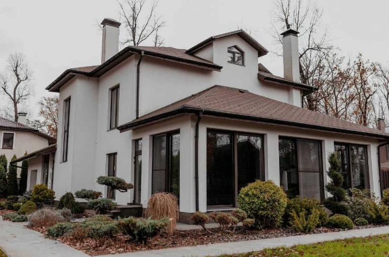 Будинок з ремонтом 322 м² + окремий підвал, 10 соток, гараж