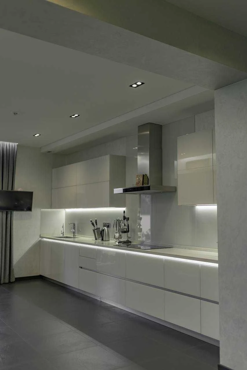 Будинок з ремонтом 322 м² + окремий підвал, 10 соток, гараж