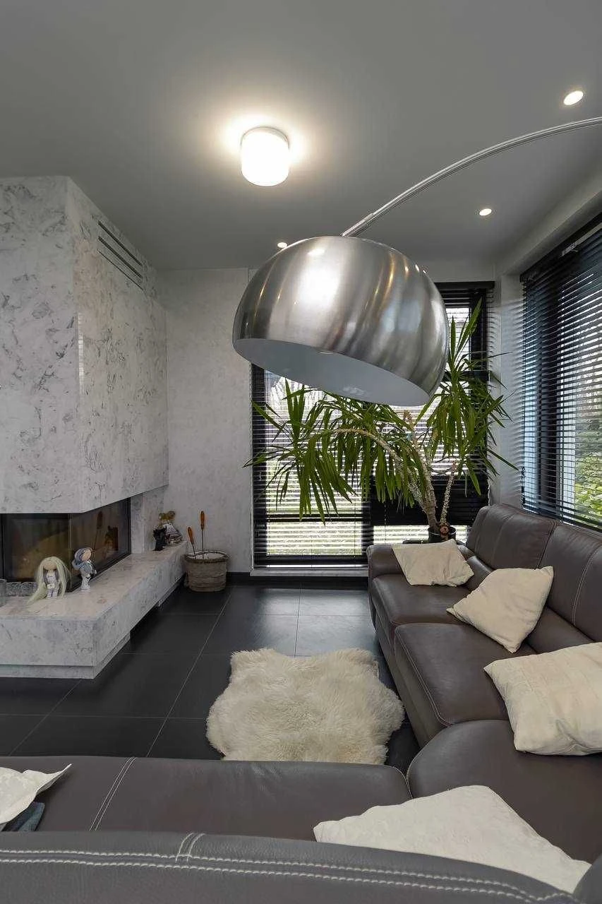 Будинок з ремонтом 322 м² + окремий підвал, 10 соток, гараж