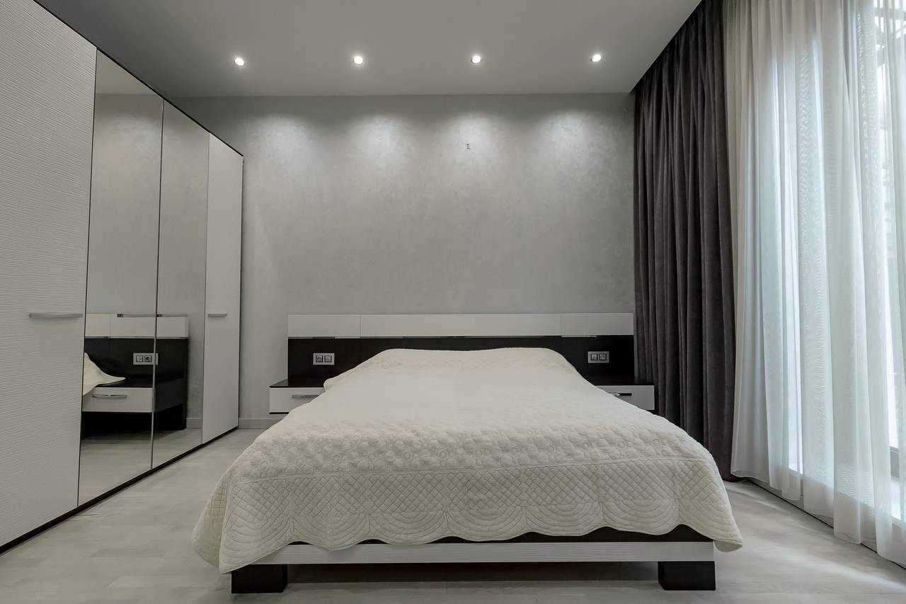Будинок з ремонтом 322 м² + окремий підвал, 10 соток, гараж
