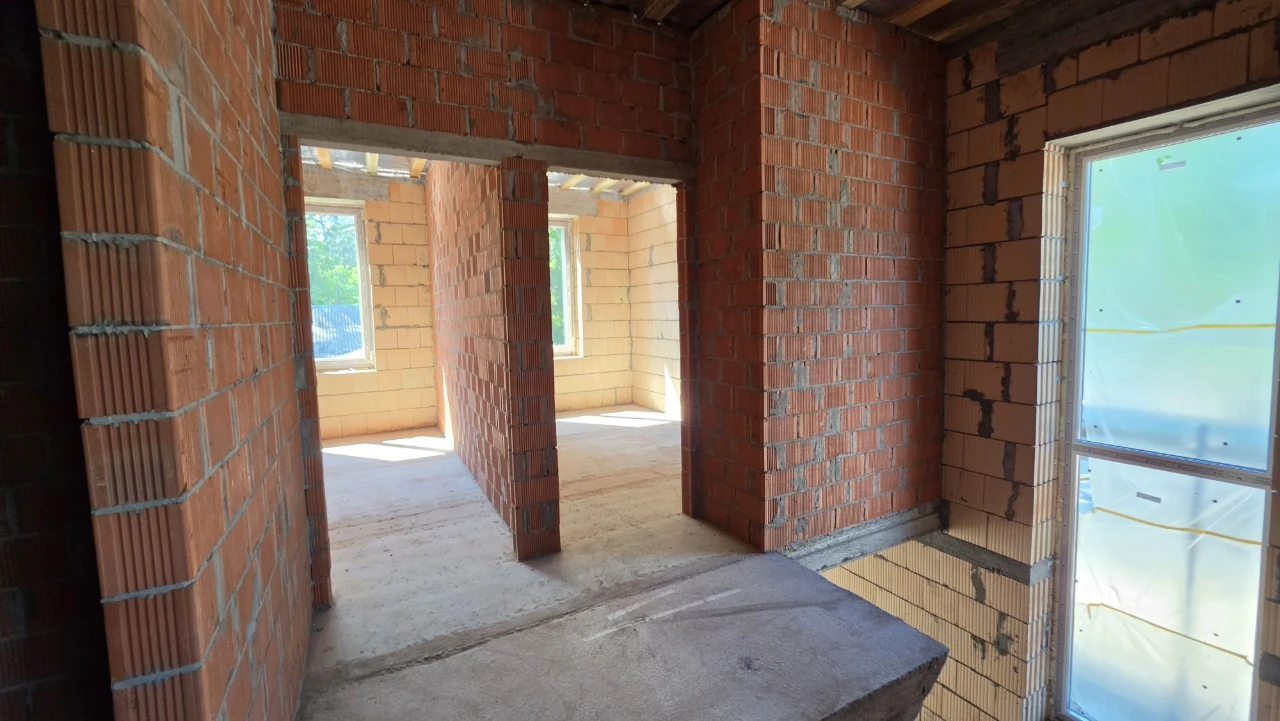 Сучасний таун в центрі Бучі. 100 м2, ділянка 1,7 сотки