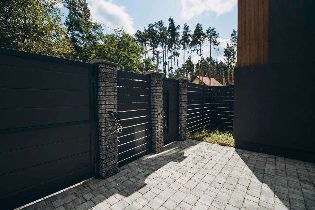 Дуплекс - лісова Буча, 146 м², багатошаровий дах, введений в