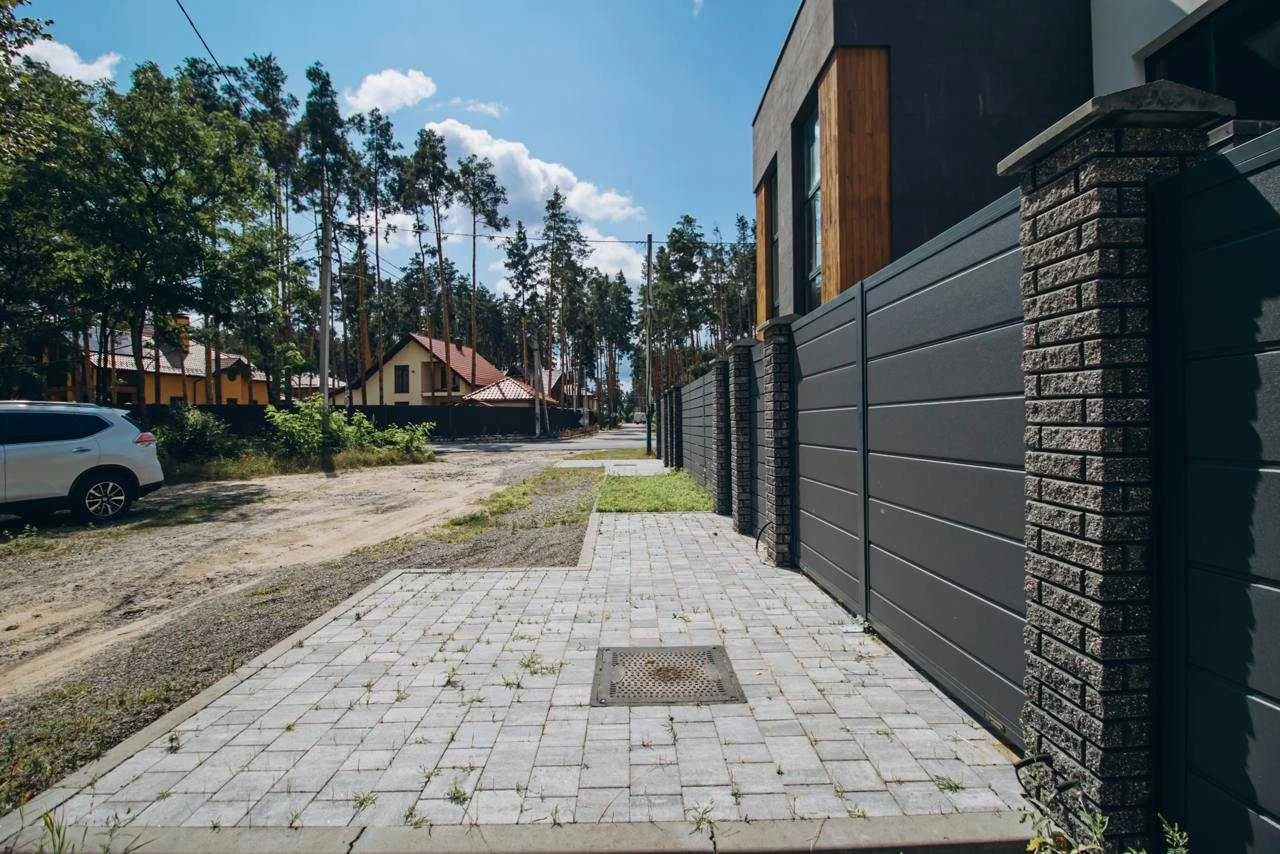 Дуплекс - лісова Буча, 146 м², багатошаровий дах, введений в