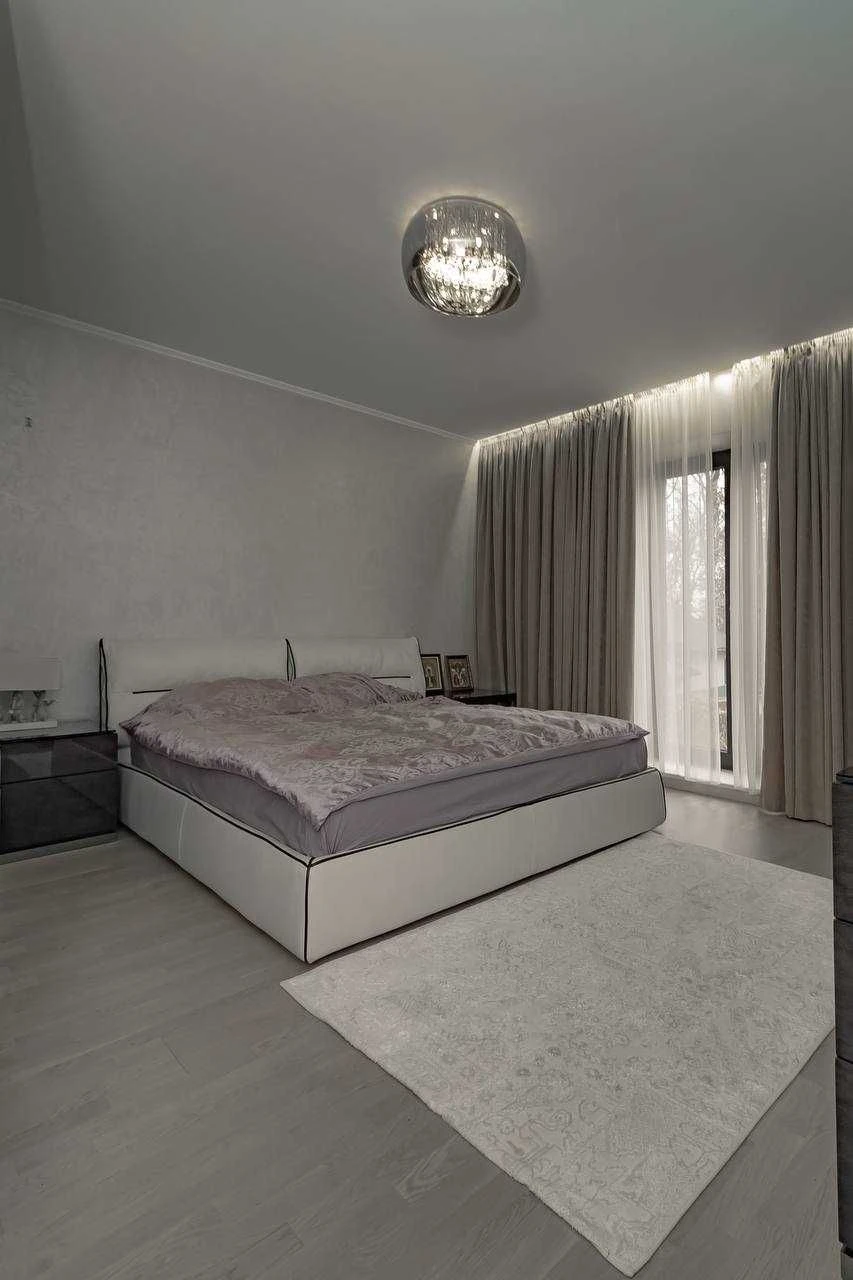 Будинок з шикарним ремонтом 320м2 на 10 сотках в Бучі