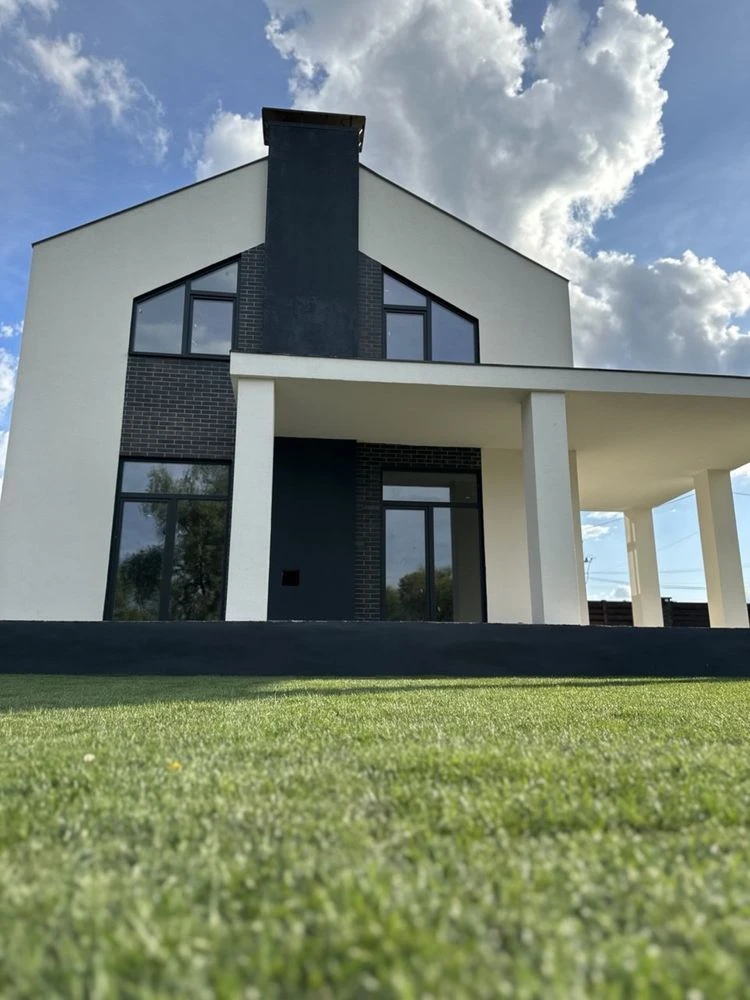 Продаж просторого та ЯКІСНОГО будинку на березі озера. ШИКАР