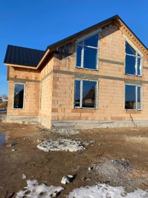 Просторий будинок на 13 сотках в самому ЦЕНТРІ Бучі-все пору