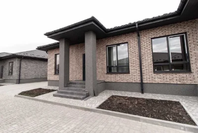 Одноповерховий дуплекс 100 м², 3 сотки, поруч школа і можлив