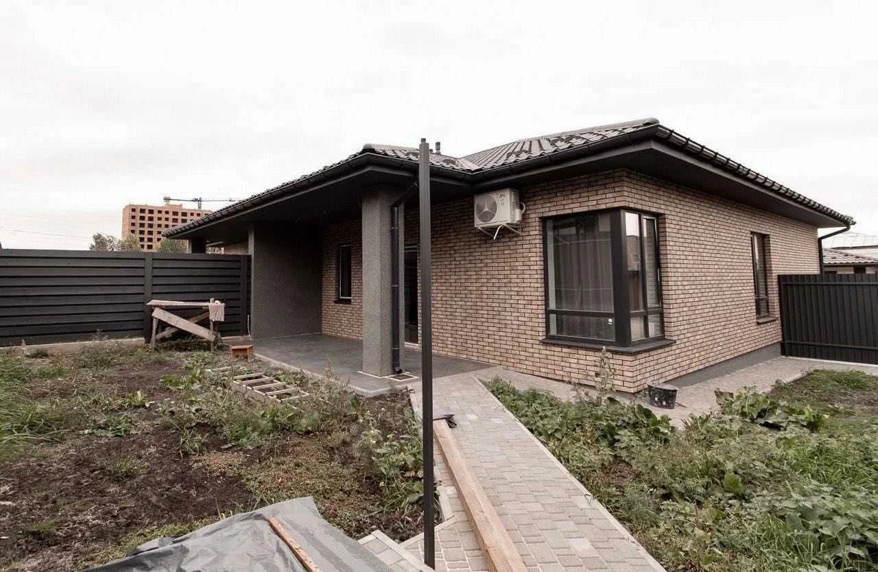 Одноповерховий дуплекс 100 м², 3 сотки, поруч школа і можлив