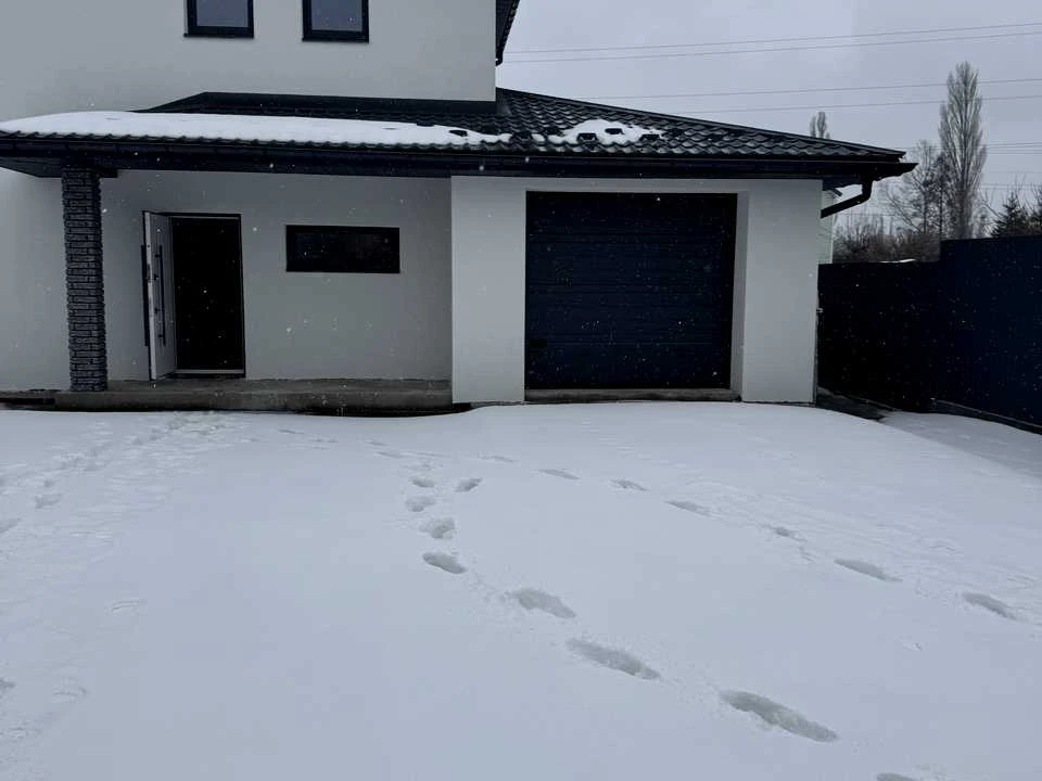 Будинок. Буча, Набережна
