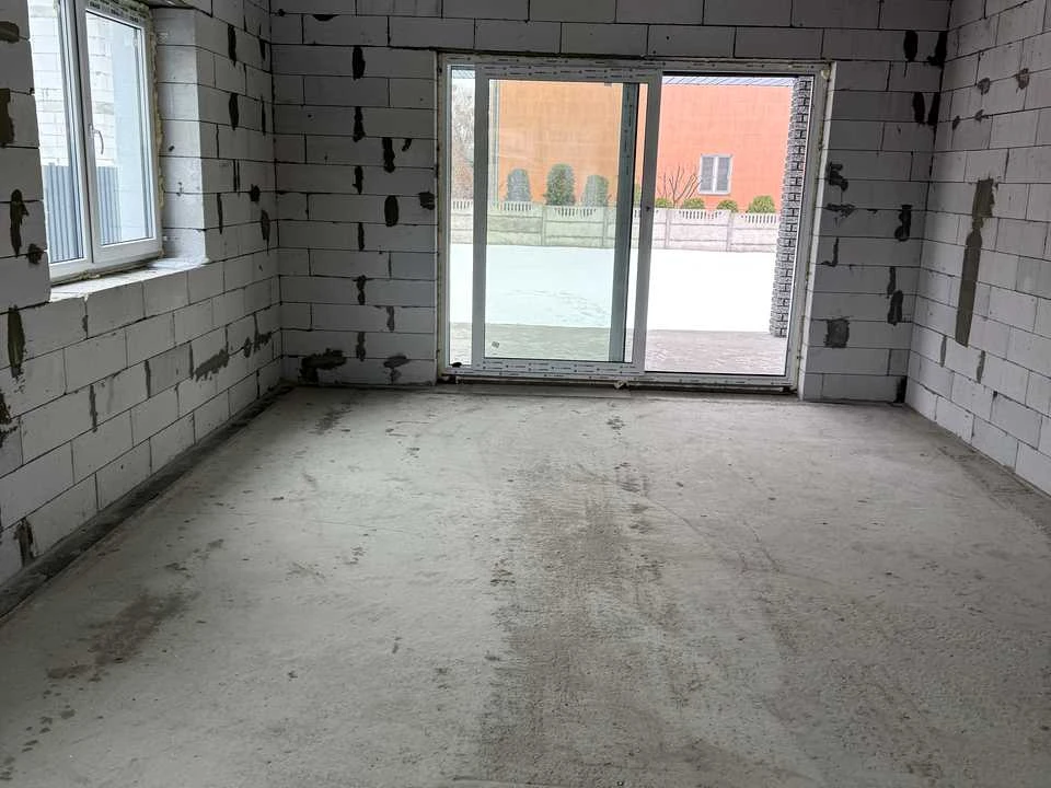 Будинок. Буча, Набережна