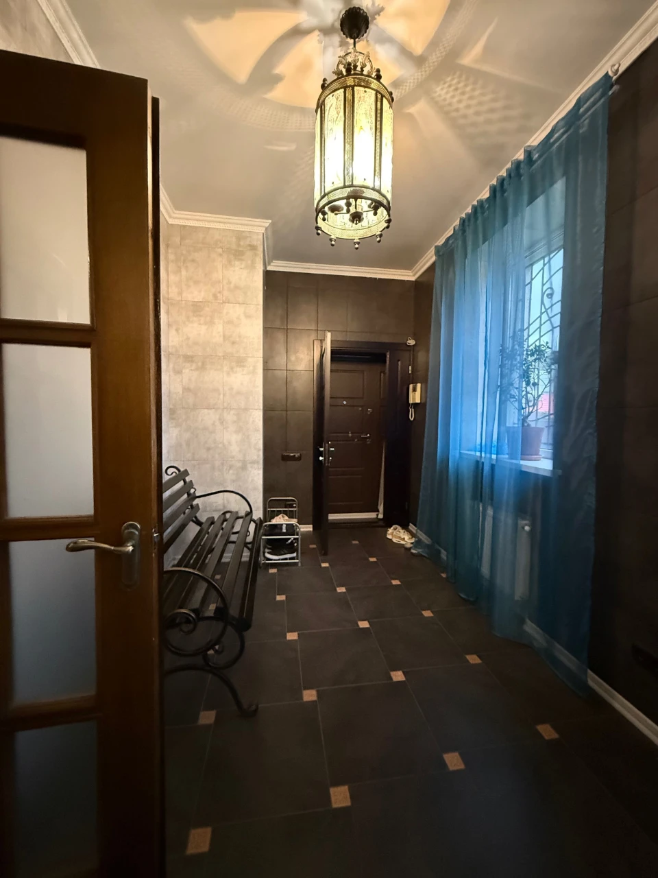Булинок  в центрі Бучі