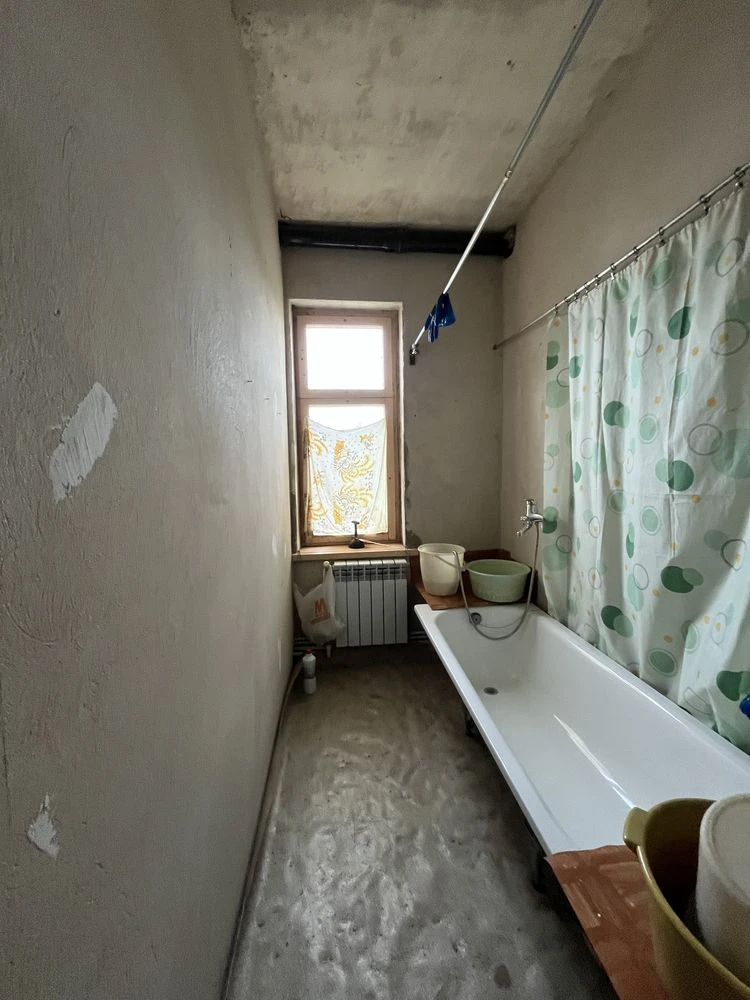 Капітальний будинок під ремонт на 12 сотках. Поруч Річ таун,