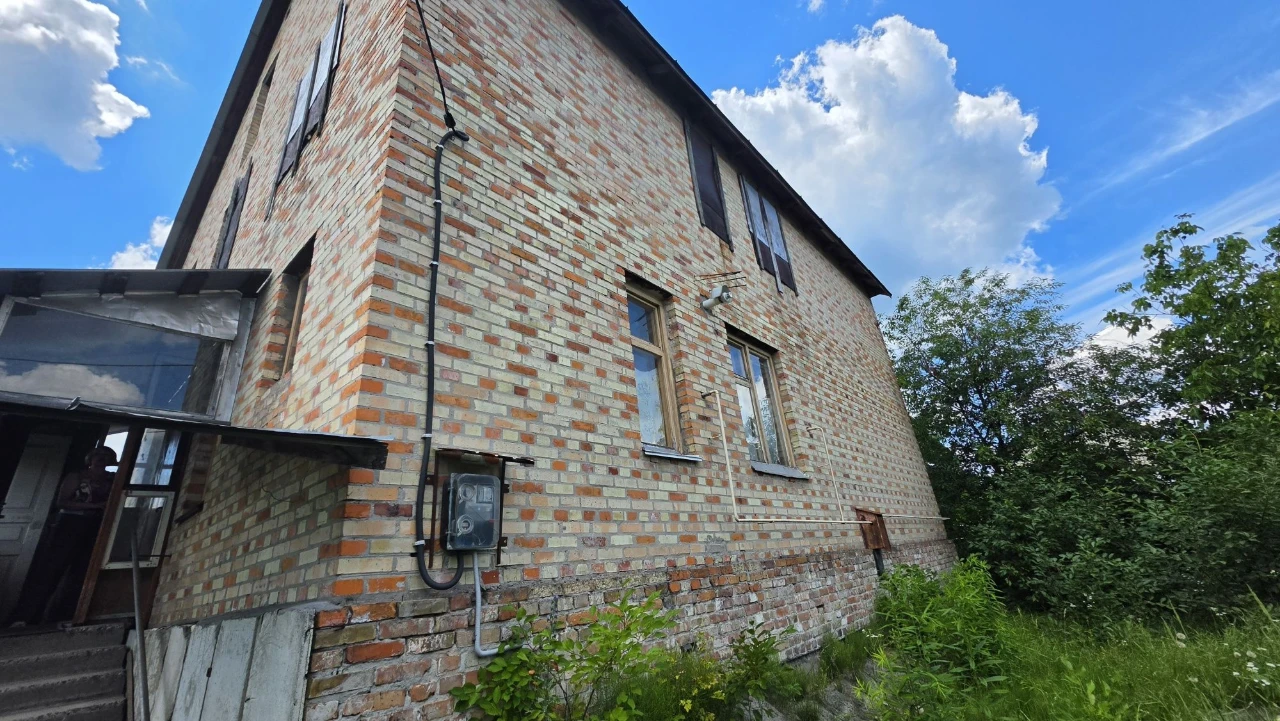 Капітальний будинок під ремонт на 12 сотках. Поруч Річ таун,