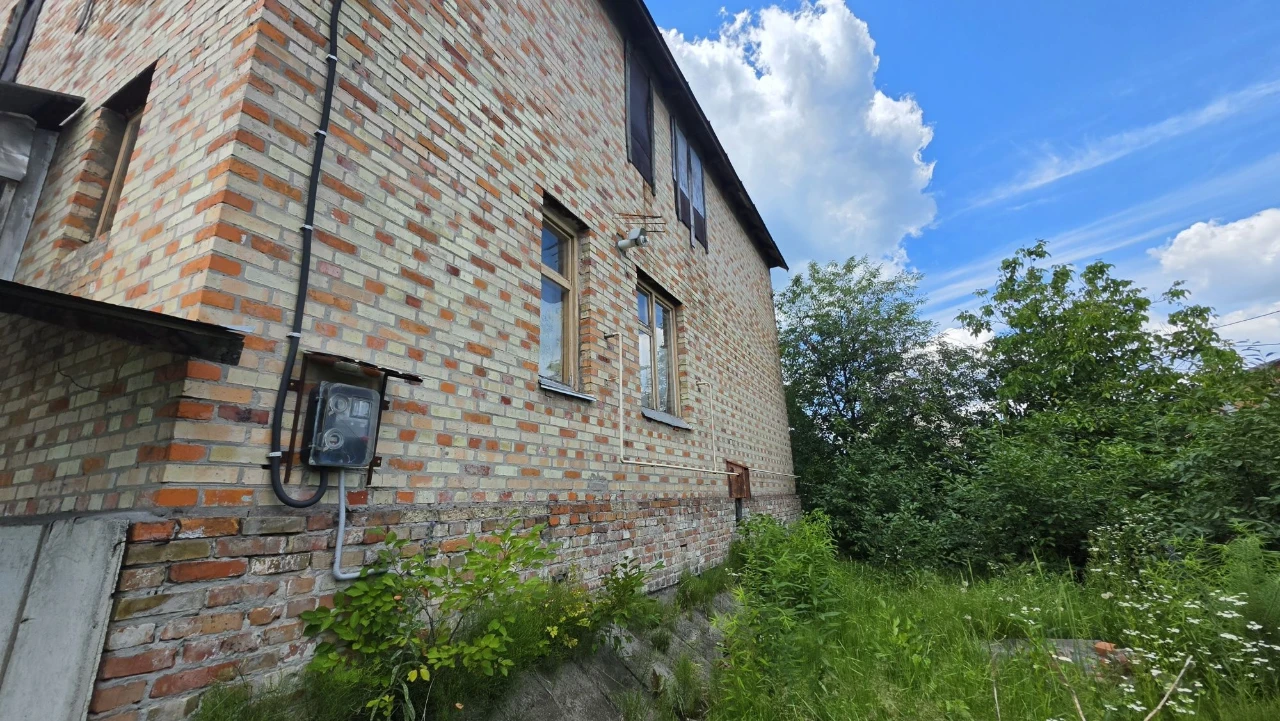 Капітальний будинок під ремонт на 12 сотках. Поруч Річ таун,
