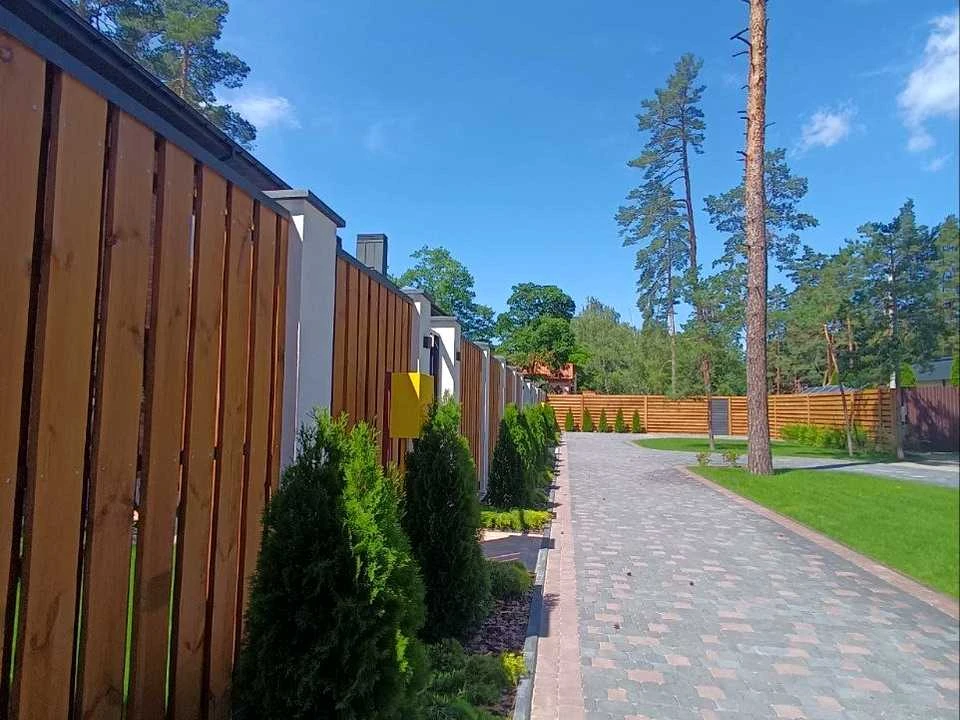 Будинок. Буча, Патріотів