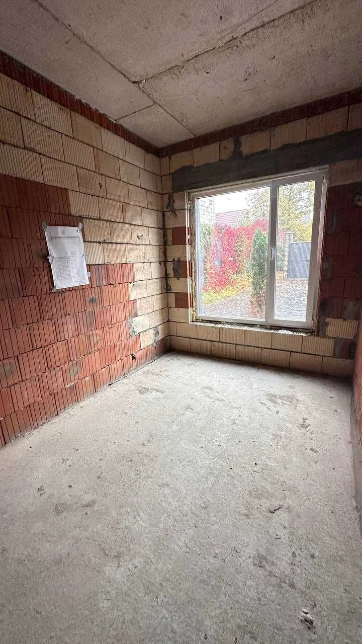 Сучасний таунхаус у затишній зеленій частині Бучі