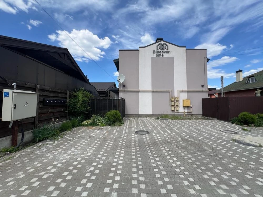 Продам таунхаус в центрі Бучі, поряд школа і садочок