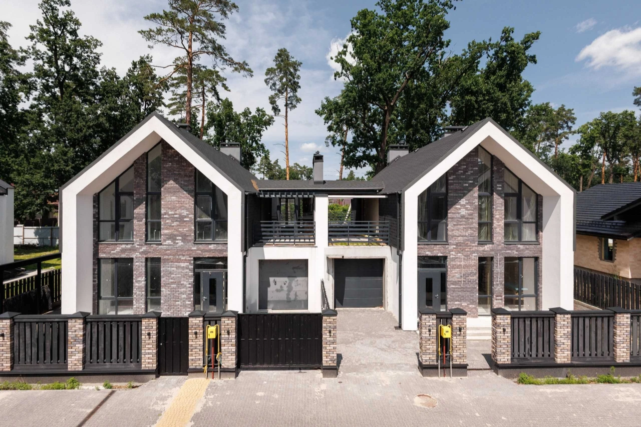 Терміновий ПРОДАЖ будинку з гаражем  в КМ "Park Residence 3"