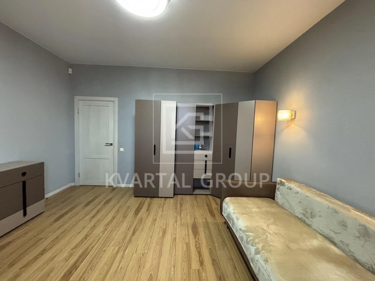 Продам сучасний будинок190м2 на 10 сот в Бучі.