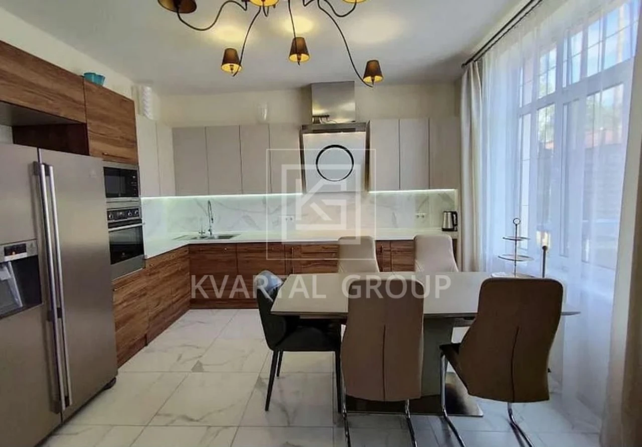 Продам сучасний будинок190м2 на 10 сот в Бучі.