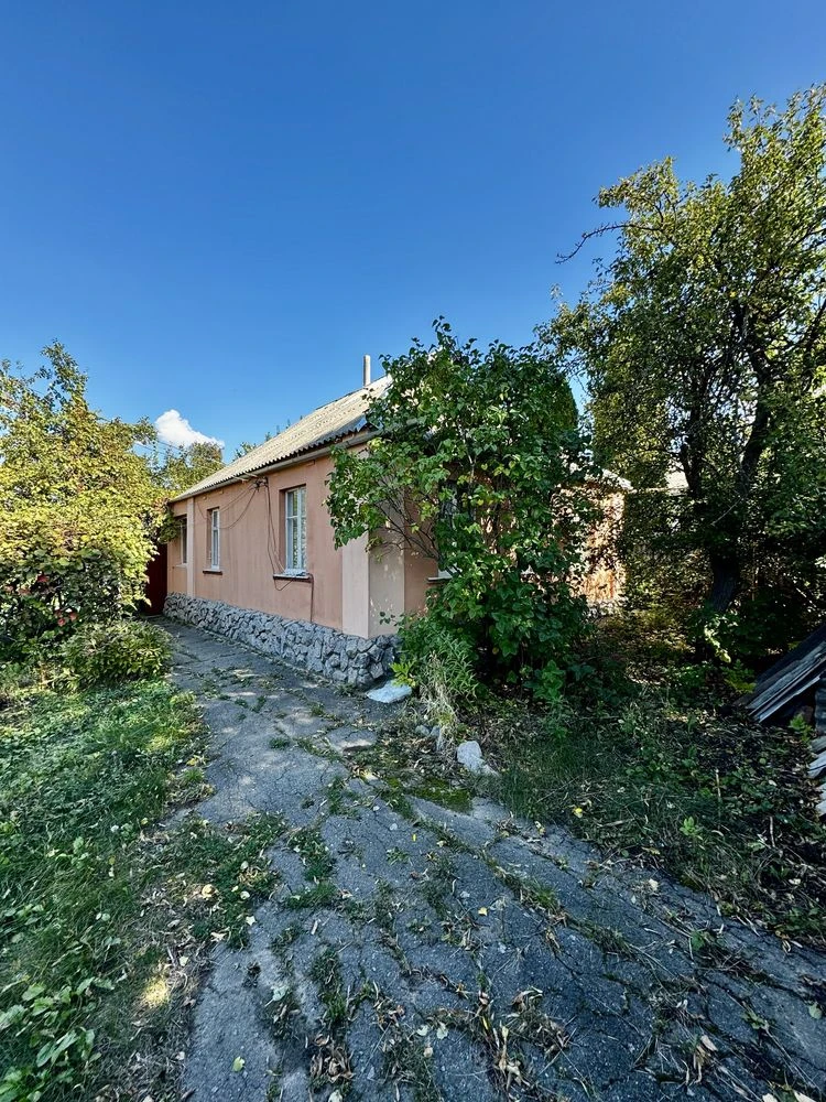Продам житловий будинок в місті Люботин