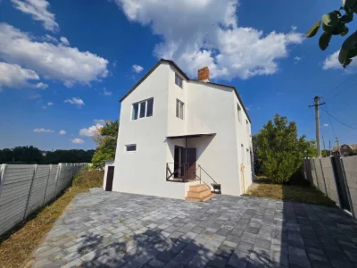 Продам двоповерховий будинок у Люботині , 187 м²
