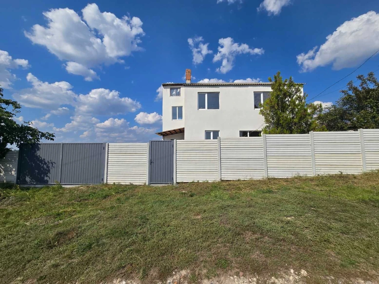 Продам двоповерховий будинок у Люботині , 187 м²