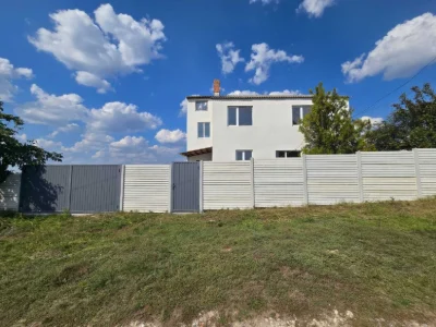 Продам двоповерховий будинок у Люботині , 187 м²