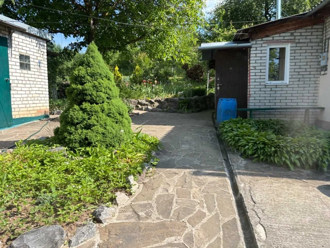 Продається будинок з ділянкою у м. Люботин