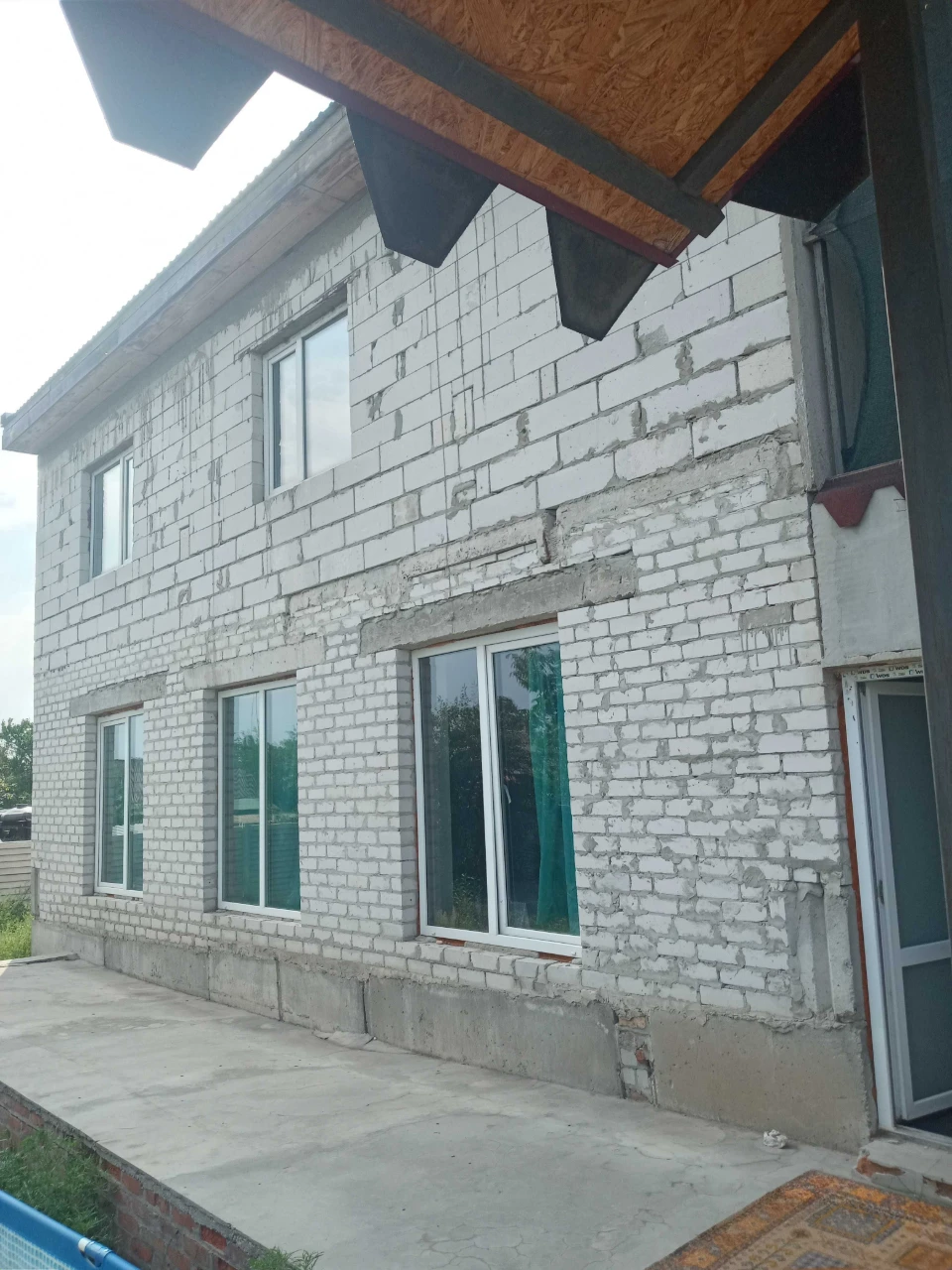 Продам в Люботине новострой в природном месте