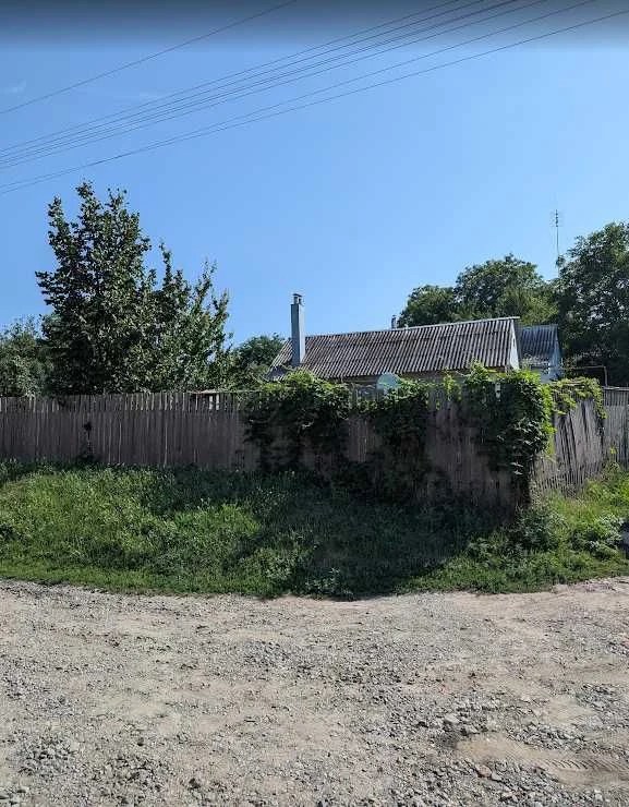 Будинок продам в Люботині під ремонт+житлова літня кухня ,га