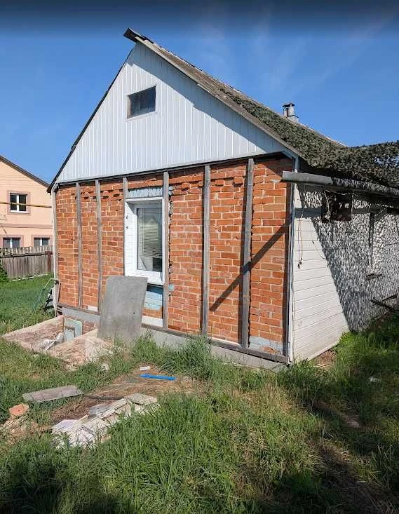 Будинок продам в Люботині під ремонт+житлова літня кухня ,га