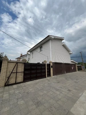 Срочная продажа 3-эт дом в Люботине с гаражом/СТО