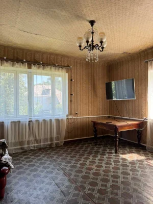 В центре Люботина продам рядом два дома  с участками по 10 с