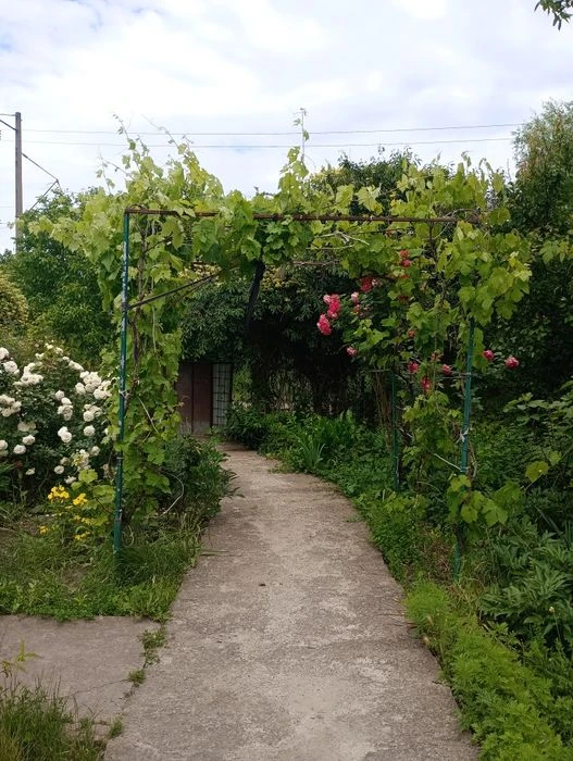 Продам часть дома 4-ком-62кв кухня 7кв сан/узел раздельный.